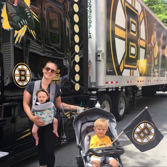 Meet your Posher! ✌🏼✌🏼 - Picture 2 of 2